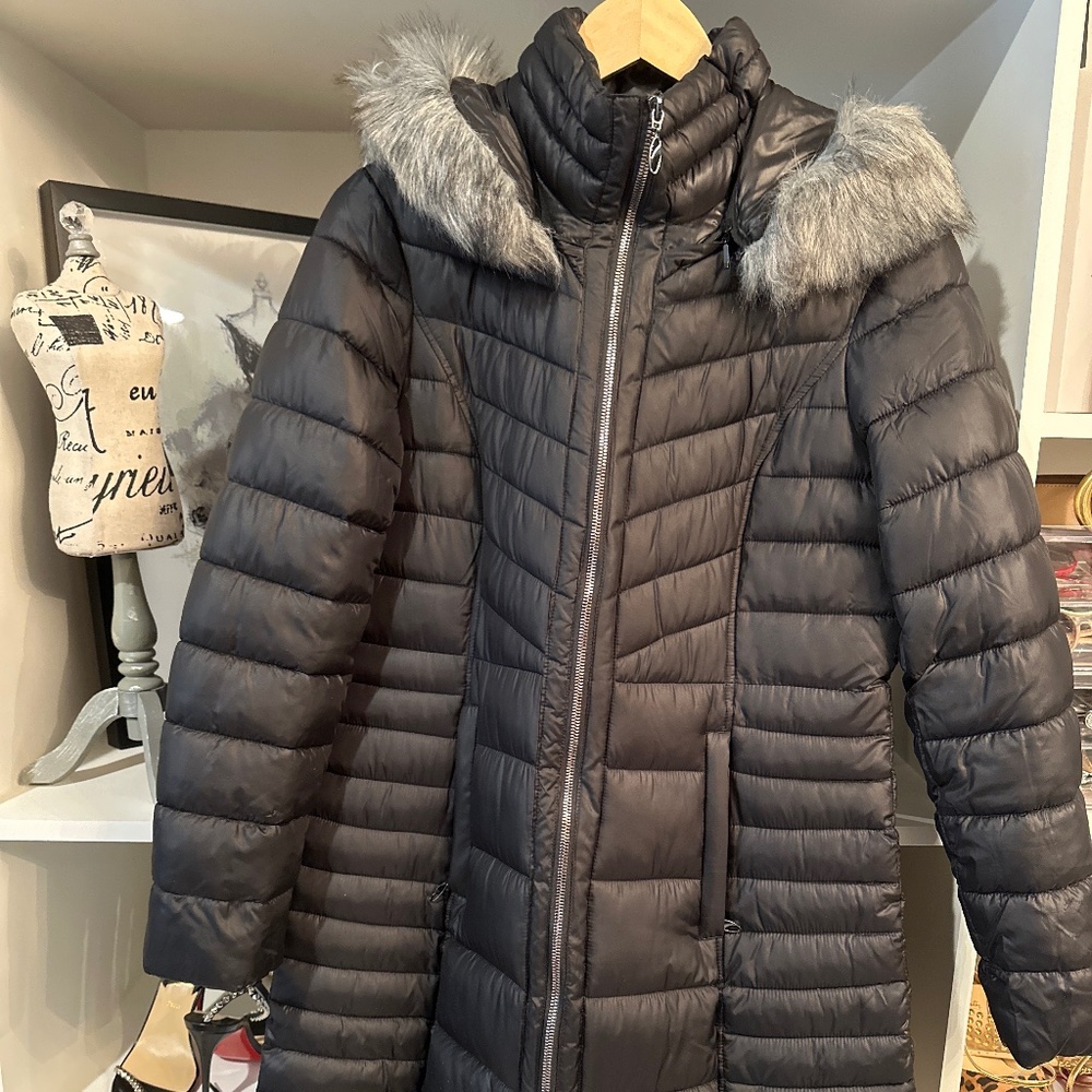 Black Puffer Coat With Fur Trim